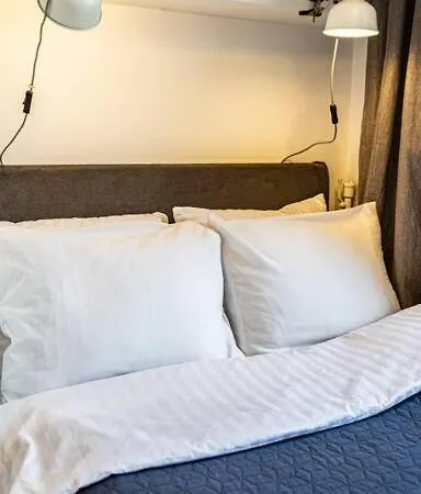 Mieszkanie Z Duzym Terasem W Warszawie *