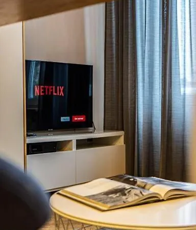 Mieszkanie Z Duzym Terasem W Warszawie Apartman *