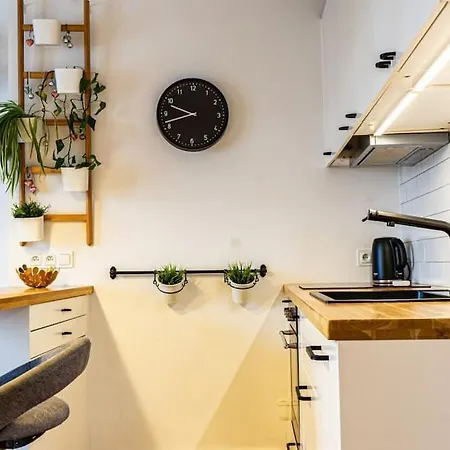 Mieszkanie Z Duzym Terasem W Warszawie Apartman *