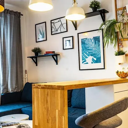 Mieszkanie Z Duzym Terasem W Warszawie